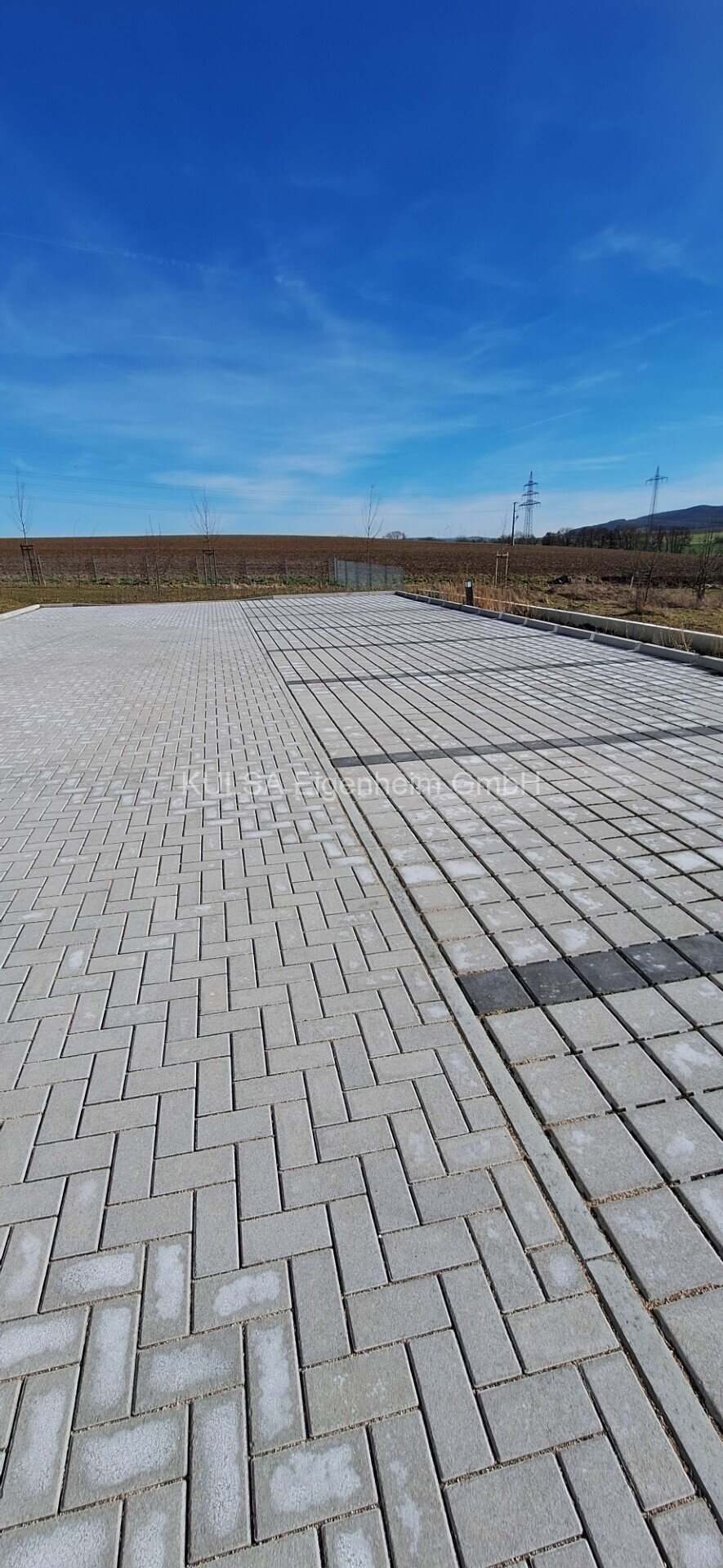 Großzügige Parkplätze Großzügige Parkplätze